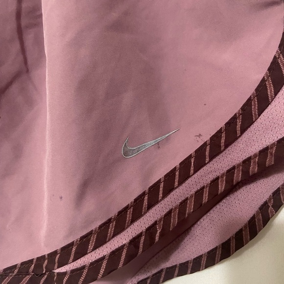 Nike EUC women's L mauve running shorts with built in underwear - Picture 5 of 5